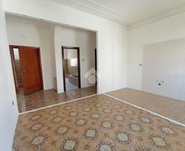 2 LOCALI A PORTO TORRES