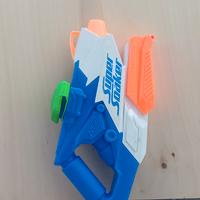 pistola di aqua nerf 