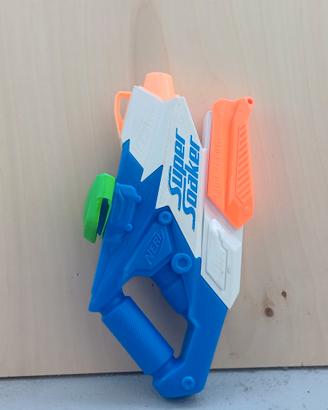 pistola di aqua nerf 