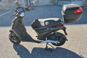 Scooter elettrico Piaggio P1 45 km/h