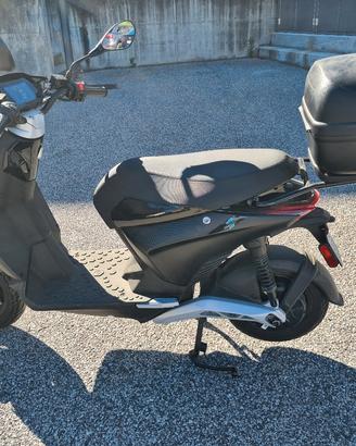 Scooter elettrico Piaggio P1 45 km/h