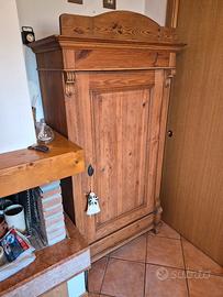 Vecchia  madia in abete