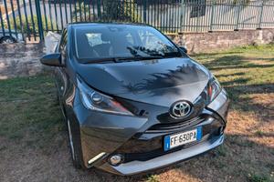 Toyota Aygo 1.0 VVT-i 69 CV 5 porte x-play MMT