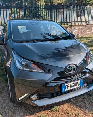 Toyota Aygo 1.0 VVT-i 69 CV 5 porte x-play MMT