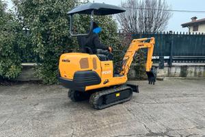 E219 Escavatore Komatsu 15 q PC05