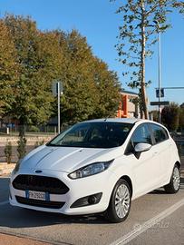 Ford fiesta autocarro