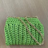 Borsa in fettuccia verde all’uncinetto