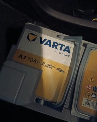 Batteria auto Varta 70ah nuova mai usata