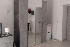 Bella stanza per studentessa o giovane lavoratrice