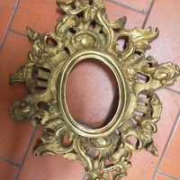 Cornice in bronzo dorato