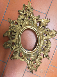 Cornice in bronzo dorato