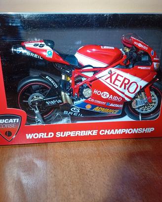 Ducati 999 F05 SBK - 1/12 NewRay 