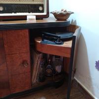 mobile bar e giradischi 