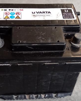 Batteria auto Varta 45ah