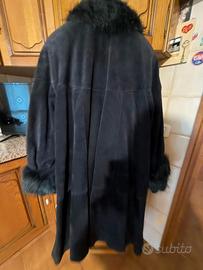 Cappotto di crosta con collo di pelliccia