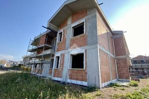 4 LOCALI A ISOLA VICENTINA