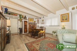 ELEGANTE BILOCALE CON DOPPIO BALCONE!!!