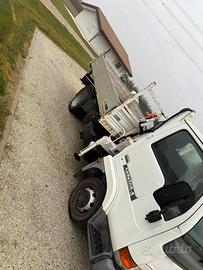 Nissan gru e ribaltabile