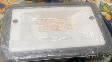 Faretto Led con sensore di movimento 12/24 volt