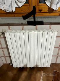 Termosifoni in ghisa bianchi
