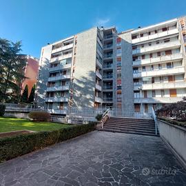 Monolocale con cabina armadio e cucina separata