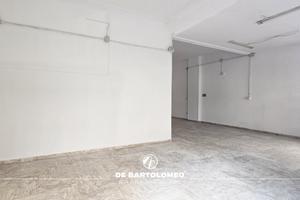 Via solito locale/deposito con cortile