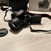 Canon EOS 250D + Obiettivo 18-55mm + micro SD 64GB