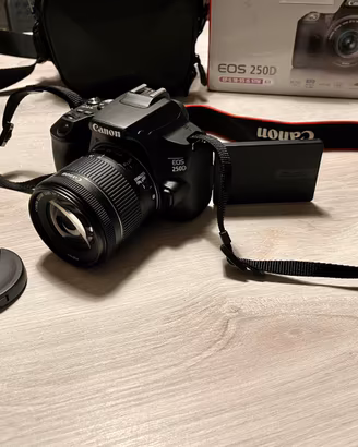 Canon EOS250D + 18-55mm - Solo 1.000 scatti