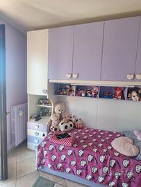 CAMERETTA RAGAZZA BIANCA E LILLA
