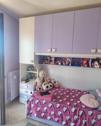 CAMERETTA RAGAZZA BIANCA E LILLA