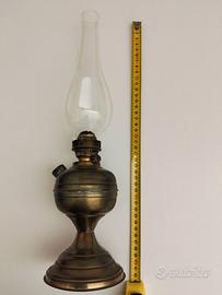 Lampada ad olio in ottone completa di paralume