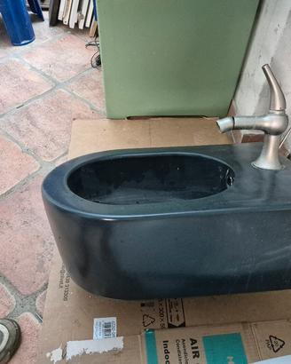 bidet sospeso grigio