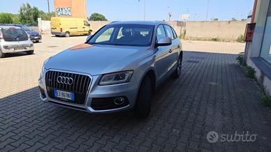 Audi Q5  .