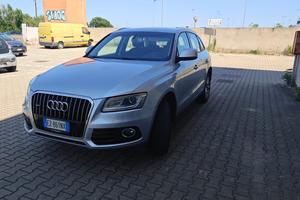Audi Q5  .