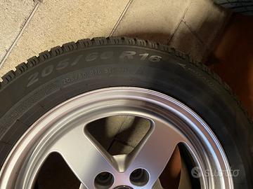 Gomme invernali 205 55 R16 + cerchi