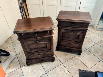 Coppia Comodini antichi