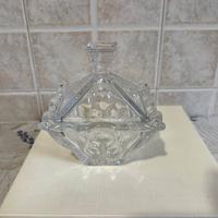 Piccolo contenitore in vetro con coperchio