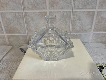 Piccolo contenitore in vetro con coperchio