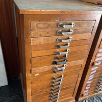 Cassettiera da tipografo con lettere in metallo