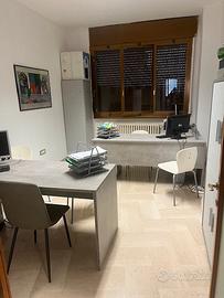 Stanza in ufficio condiviso disponibile subito