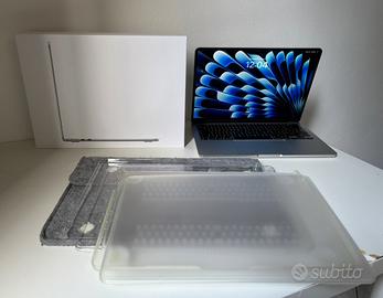Apple MacBook Air M2, 256/8Gb, Argento + Accessori