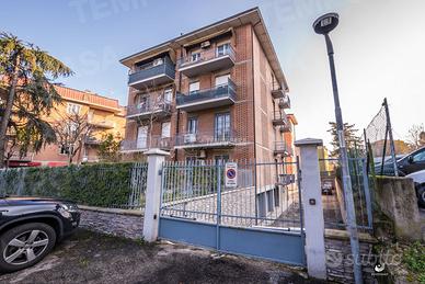 Trilocale ristrutturato all'ultimo piano con balco