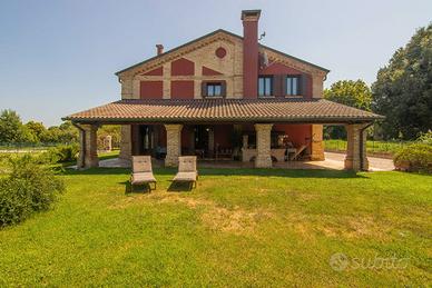 Adria - prestigiosa villa con ampio scoperto