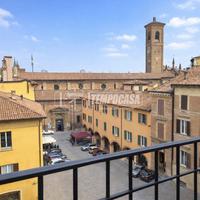 Piazza San Martino suggestivo appartamento
