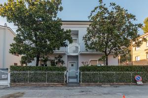 CASA SEMINDIPENDENTE A COLLI AL METAURO