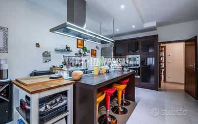 AMPIO 4 LOCALI COMPLETAMENTE RISTRUTTURATO