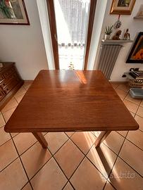 Tavolo in legno massello
