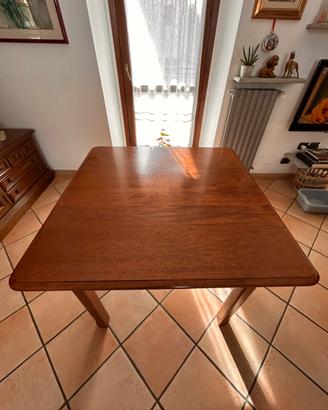 Tavolo in legno massello