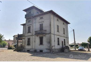 Immobile in asta di 630 m² con più di 5 locali e b