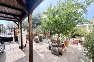 Casa indipendente con giardino